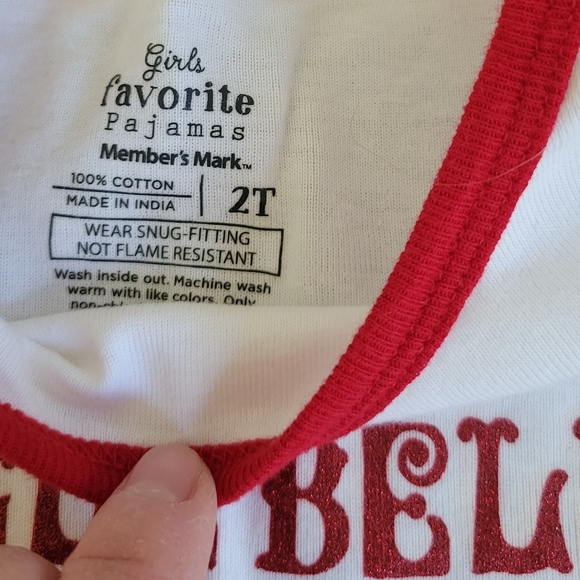 Christmas Pajama Bundle!❤️💚 5 pieces. 2T. - Picture 5 of 6